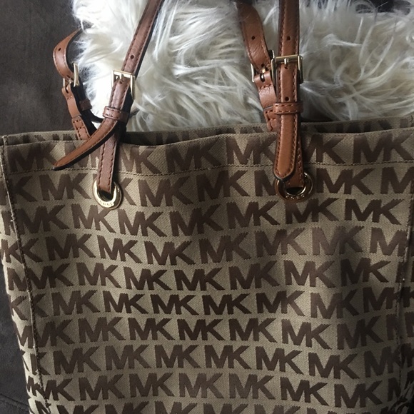 Sold - Picture 1 of 8